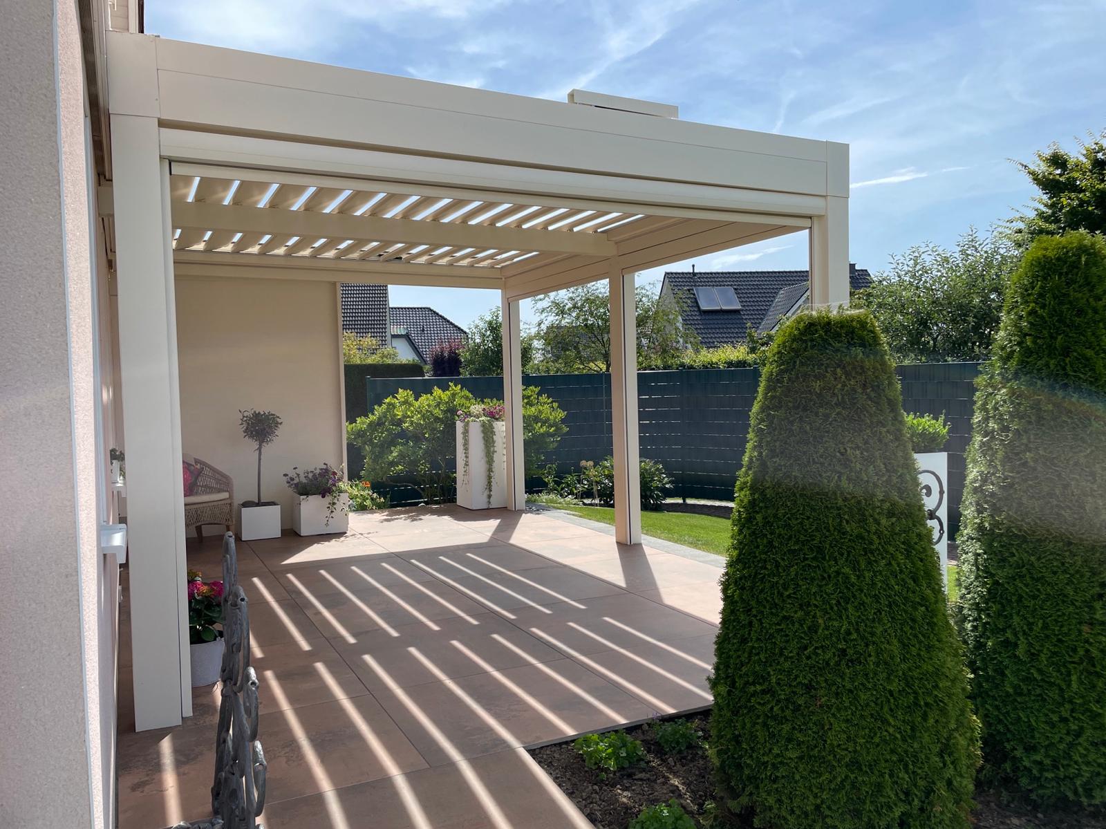 Aluminium Pergola mit Lamellendach
